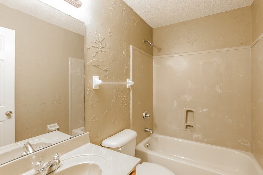 Building Photo - 4941 Wemberley Dr
