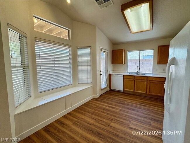 Building Photo - 1833 Sierra Hills Way