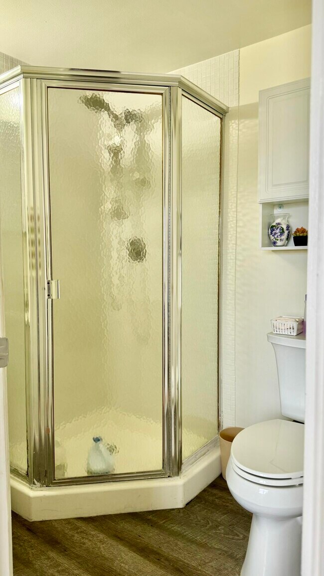 Building Photo - 1551 NW 20th Ave