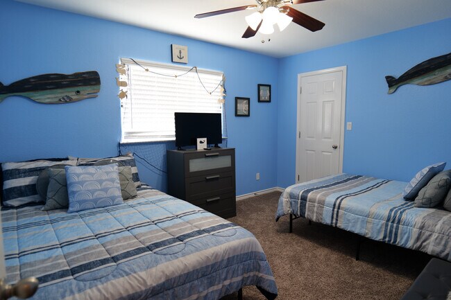 Building Photo - 15433 Cruiser St