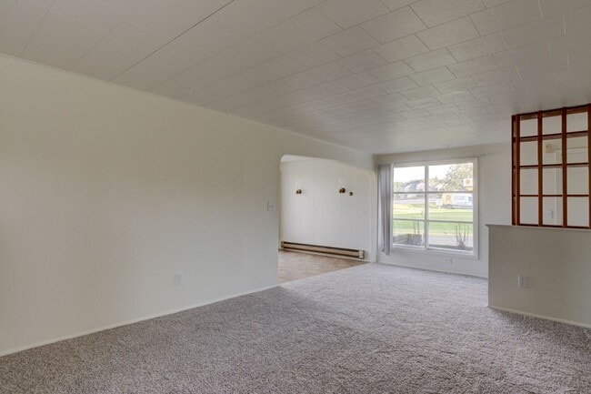 Building Photo - Single Family 2 bedroom 1 Bath Home