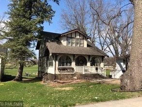 Building Photo - 615 4th Ave NE