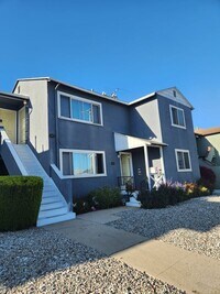 Building Photo - 2061 W 104th St