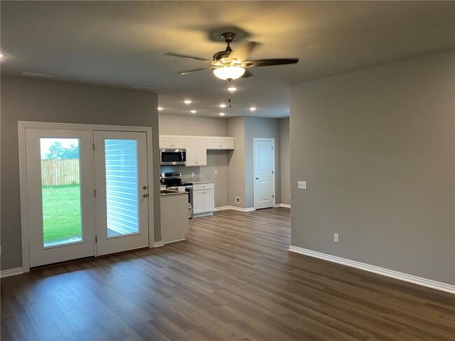 Building Photo - 221 Williams ct