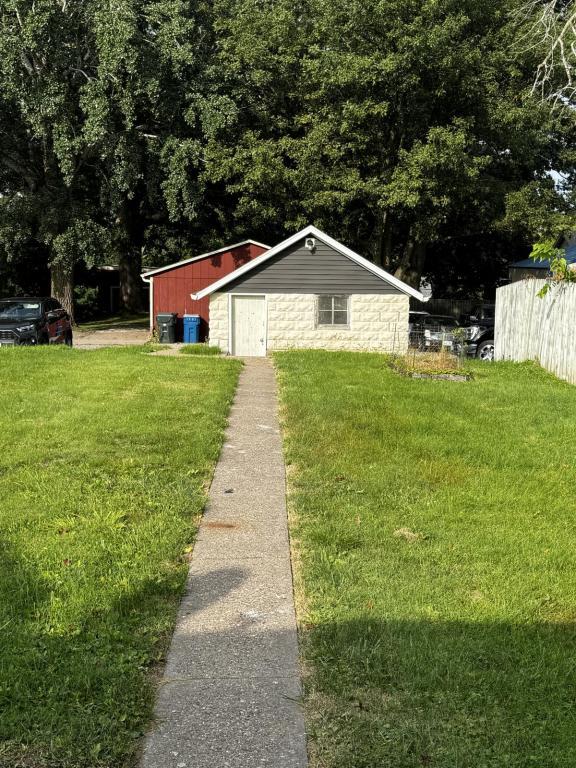 Building Photo - 129 Roscoe Ave