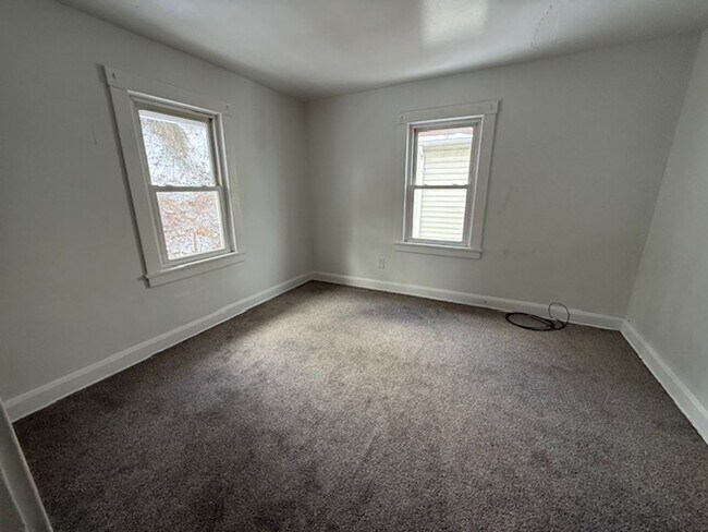 Building Photo - 605 N 6th St