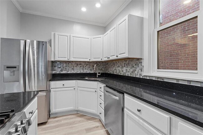 Building Photo - 715 Filbert St