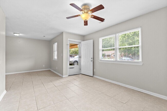 Building Photo - 6048 Brookwood Dr