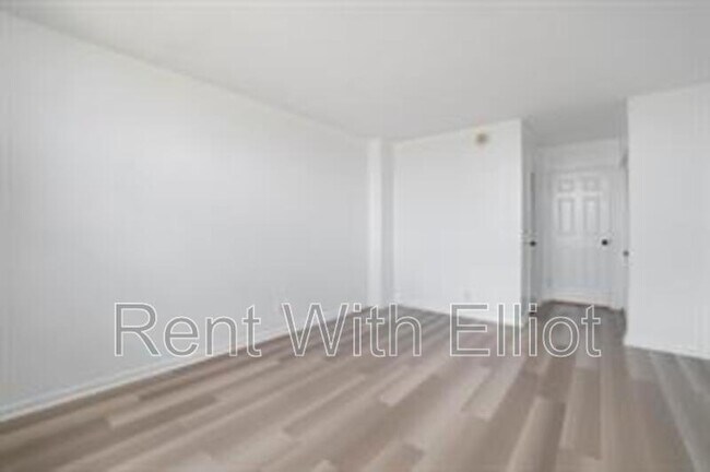 Building Photo - 1625 SE 10th Ave