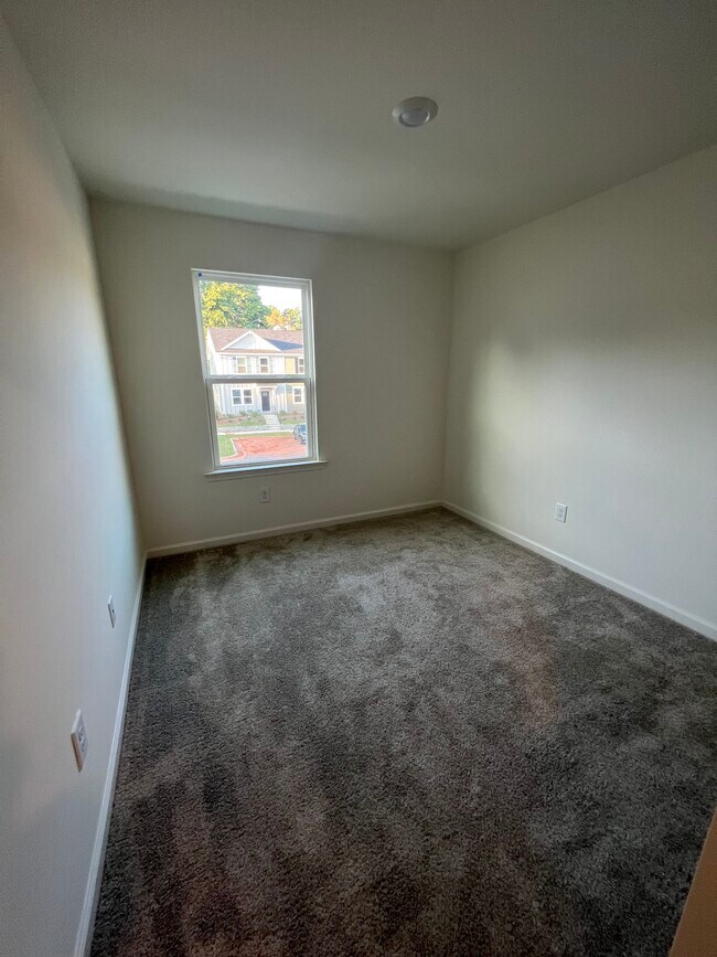 Building Photo - 400 Hacksaw Trl