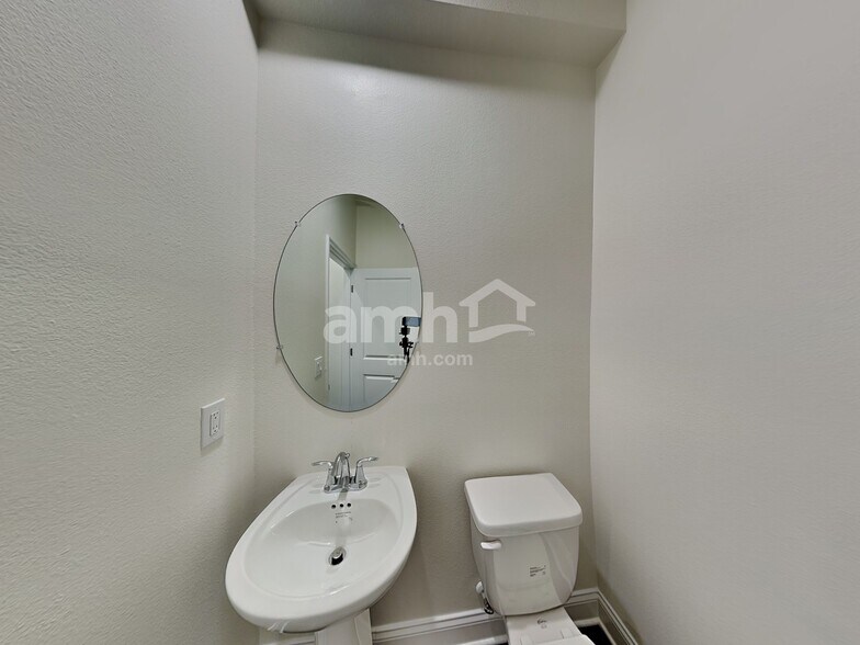 Building Photo - 2506 Sunrise Ct