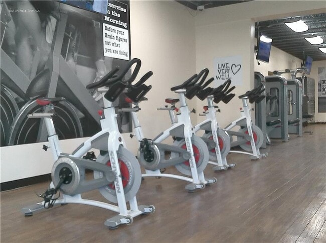 Building Photo - 2320 Brisbane St