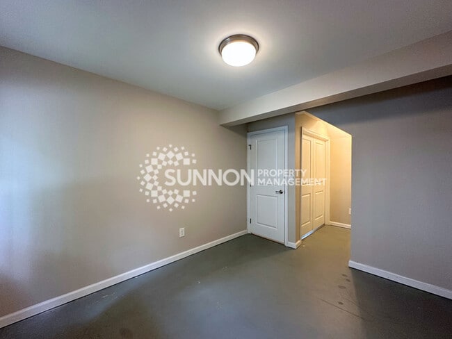 Building Photo - 3 Bedroom Townhome in Mountain Island