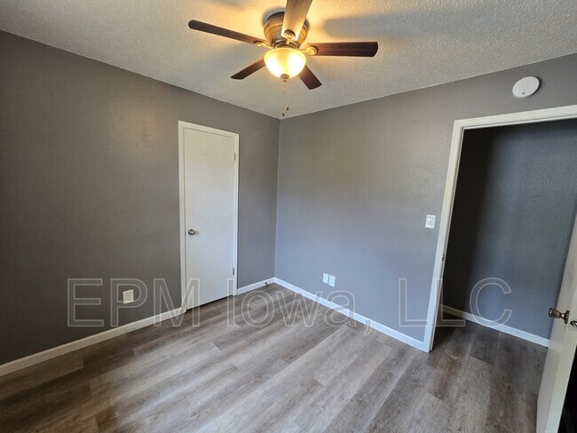 Building Photo - 1242 Edgewood Dr