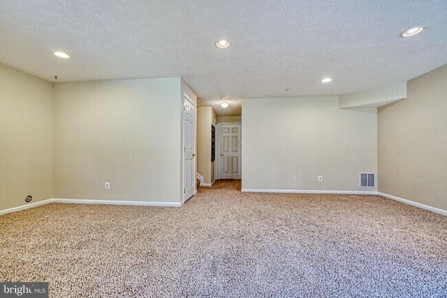 Building Photo - 206 Colgate Dr
