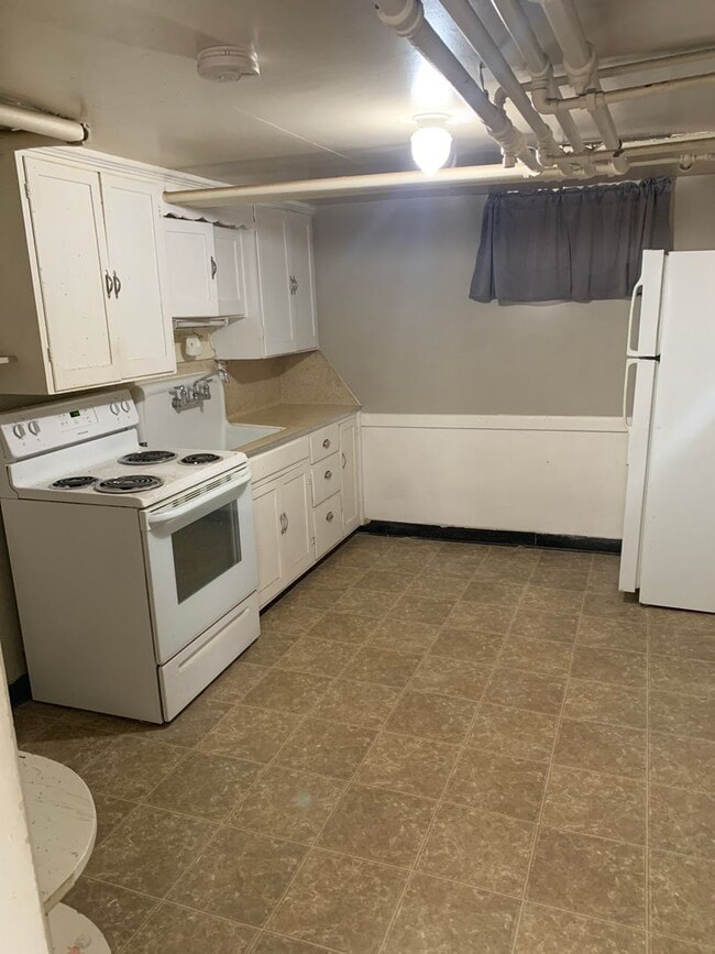 Building Photo - 1 Bedroom/1 Bathroom Apartment