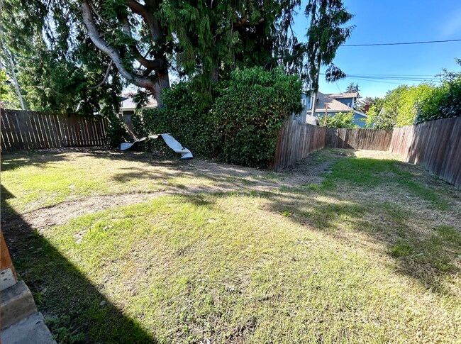 Building Photo - Upper Rainier Beach Home