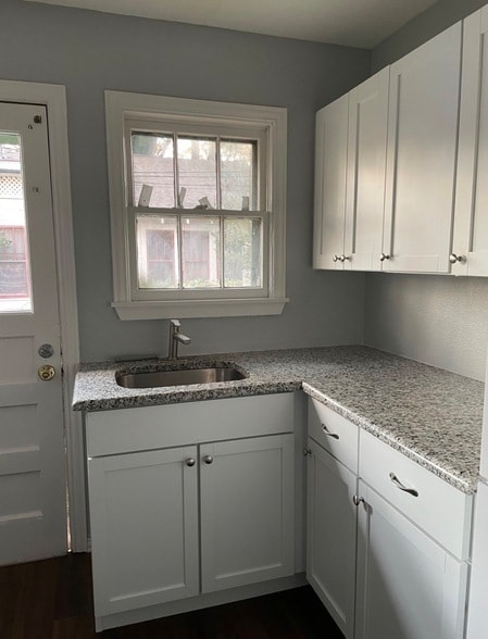 Building Photo - 210 W Willingham St