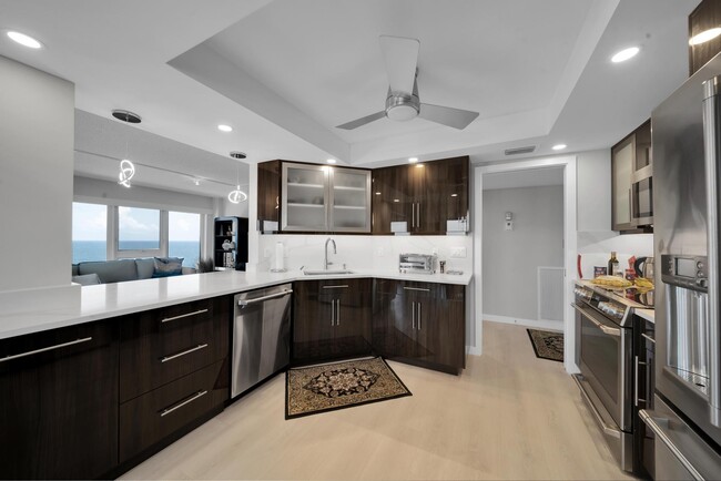 Building Photo - 2066 N Ocean Blvd