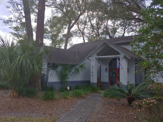 Building Photo - Beautifully Renovated Home in The Reserve!
