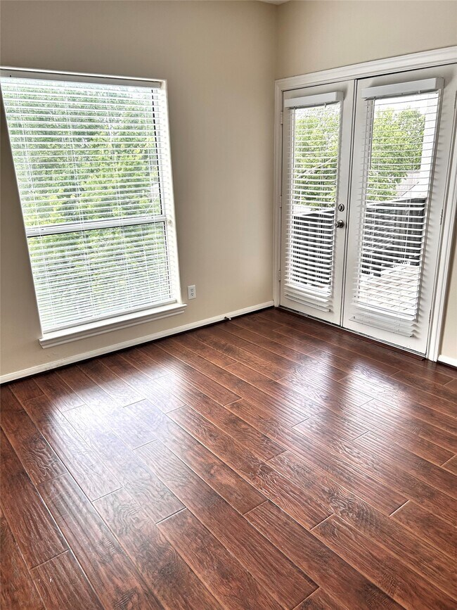 Building Photo - 807 Kipp Ave