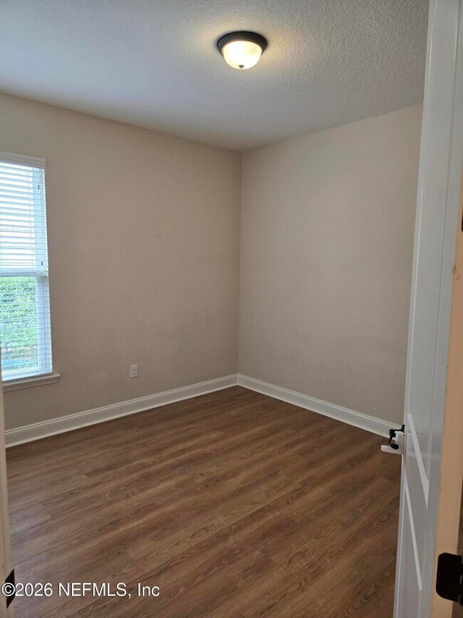 Building Photo - 835 Silver Pine Dr