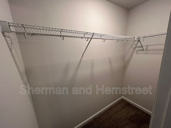 Building Photo - 7066 Hummingbird Dr