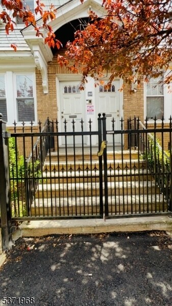 Building Photo - 204 Columbia Ave