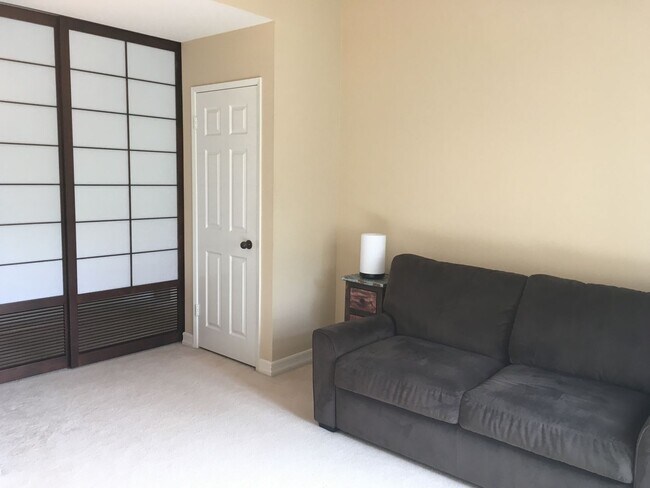 Building Photo - Beautifully Furnished Home For 8 Months in Shadowridge/Vista