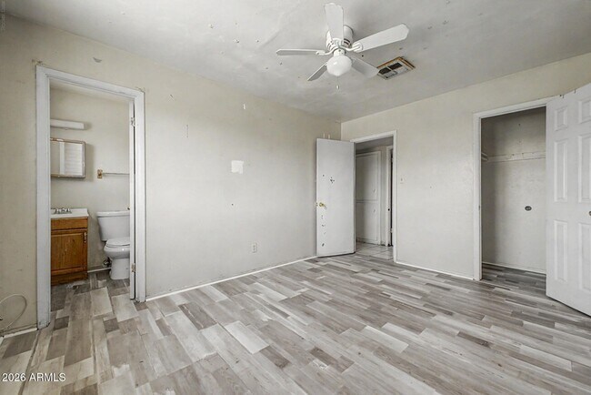 Building Photo - 5828 N 63rd Dr
