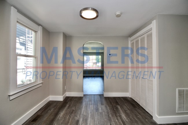 Building Photo - Three bedroom with 1 and a half bath tradi...