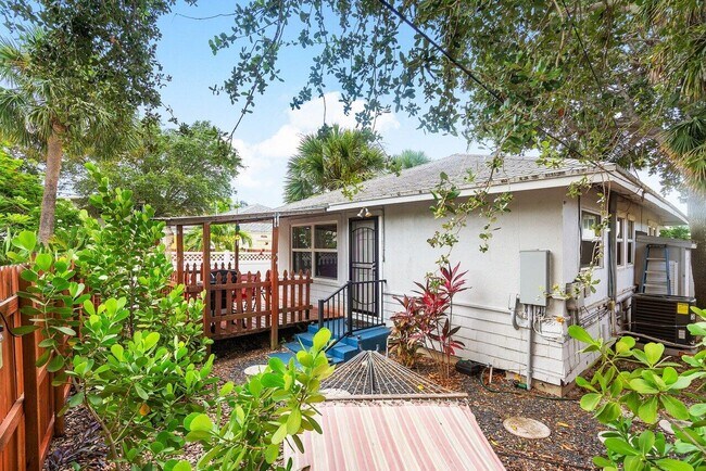 Building Photo - 314 S Palmway