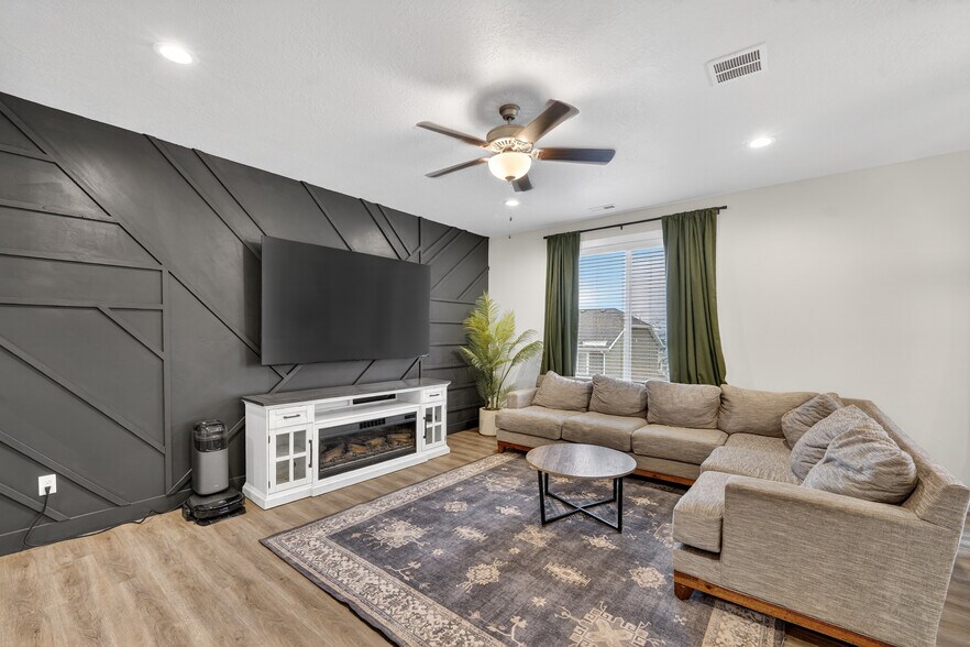 Building Photo - 3364 E Bluewater