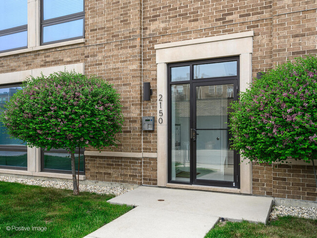 Building Photo - 2150 N Neenah Ave