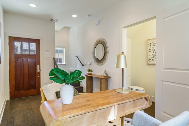 Building Photo - 2708 Halcyon Dr
