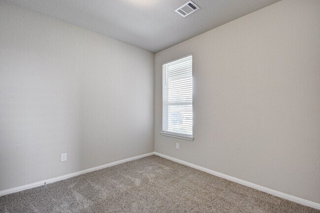 Building Photo - 18572 Meadow Point Ln