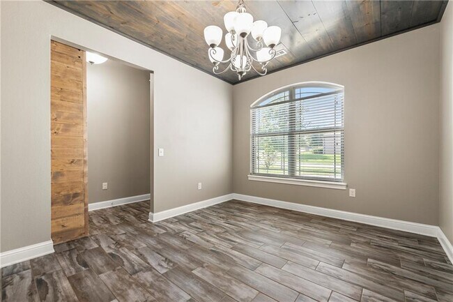 Building Photo - 4402 SW Alfalfa Ave