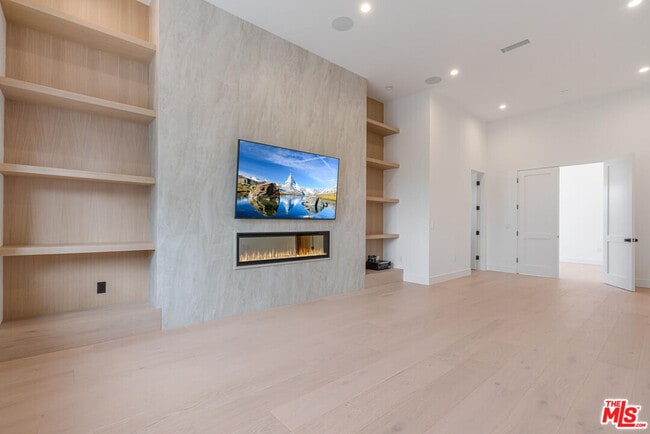 Building Photo - 5110 Garden Grove Ave