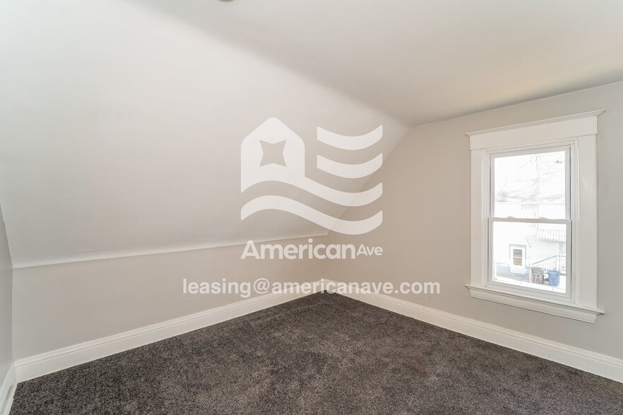 Building Photo - 1715 Albert St