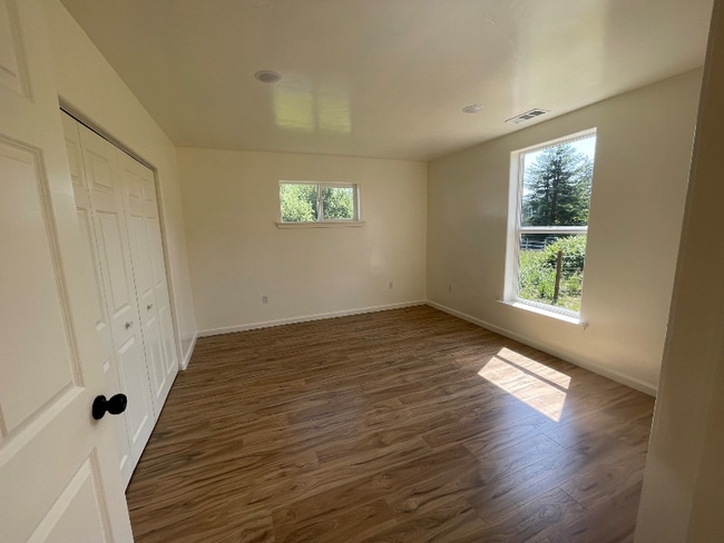 Building Photo - 4660 Fieldbrook Rd