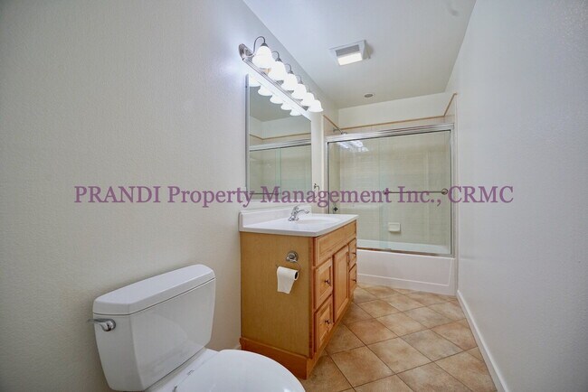 Building Photo - Sun Valley Duplex with Garage and Great La...