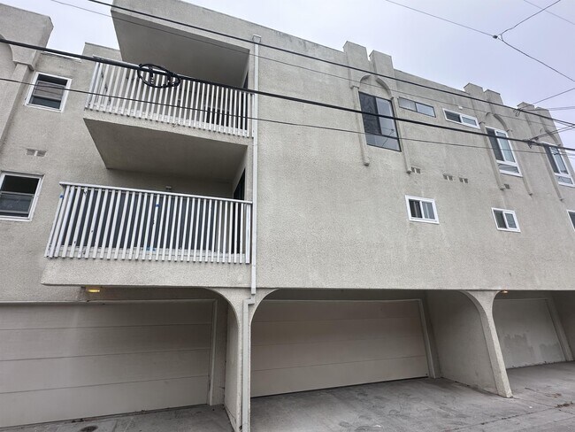 Building Photo - 3747 Yosemite St