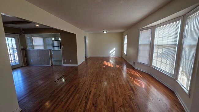 Building Photo - !!COMING SOON!! Beautiful 3BR 2 BA Home w/ Large Backyard • Full Appliance Suite • 2-Car Garage i...