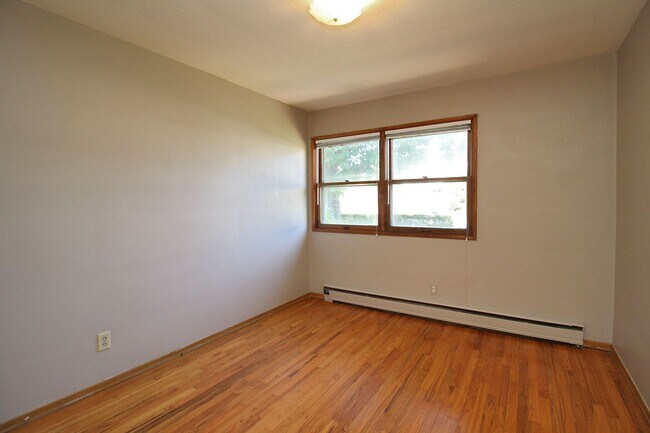 Building Photo - renwr09