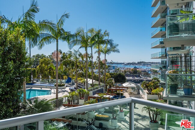 Building Photo - 13700 Marina Pointe Dr