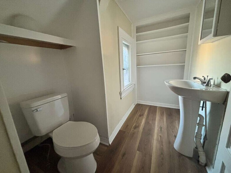 Building Photo - 120 E Wallace Ave