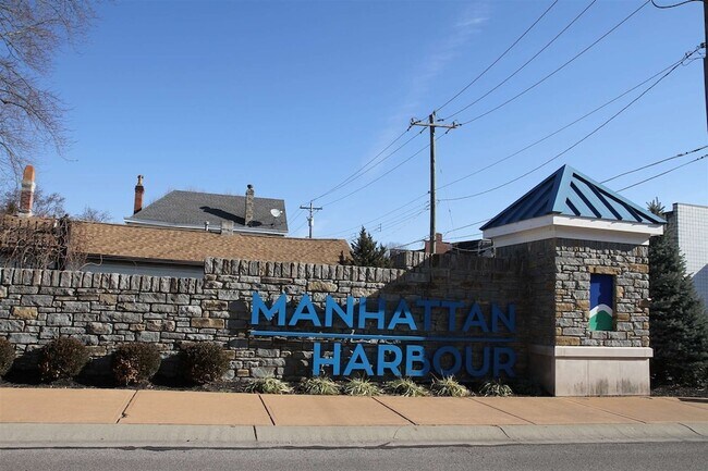 Building Photo - 385 Manhattan Blvd