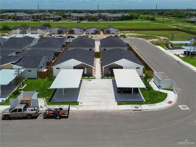 Building Photo - 2104 E Viviana St