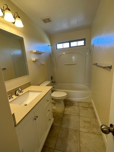 Building Photo - 587 S Wyngate Pointe Ln