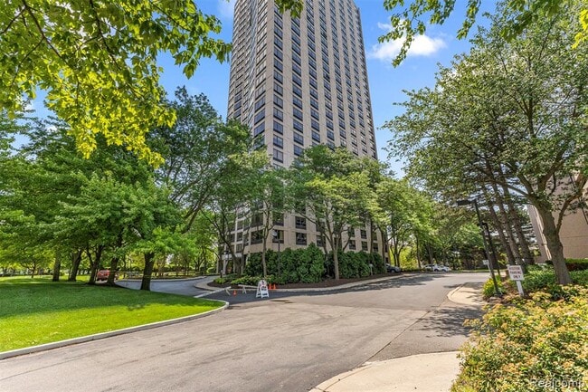 Building Photo - 5000 Town Center Dr